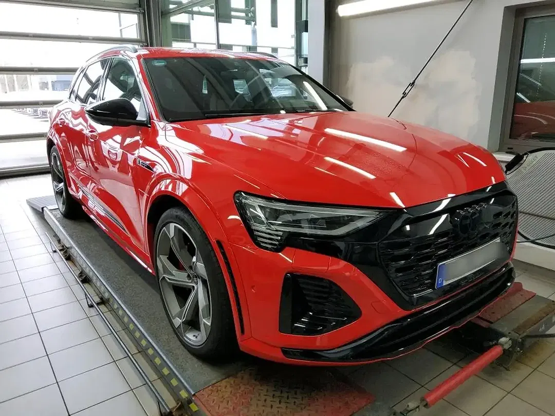 Audi SQ8 e-tron quattro - Thumbnail 3