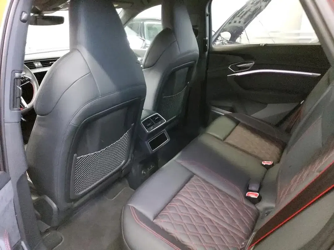 Audi SQ8 e-tron quattro - Thumbnail 7