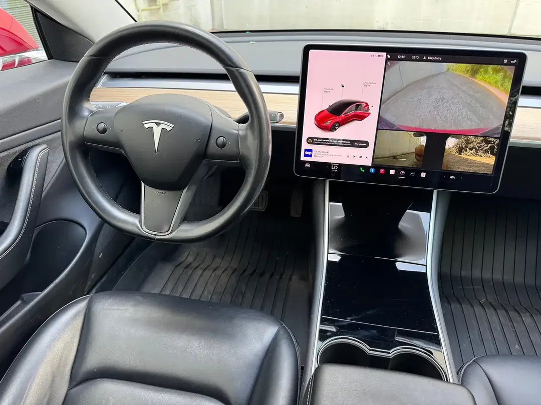 Tesla Model 3 Standard Range Plus - Thumbnail 10