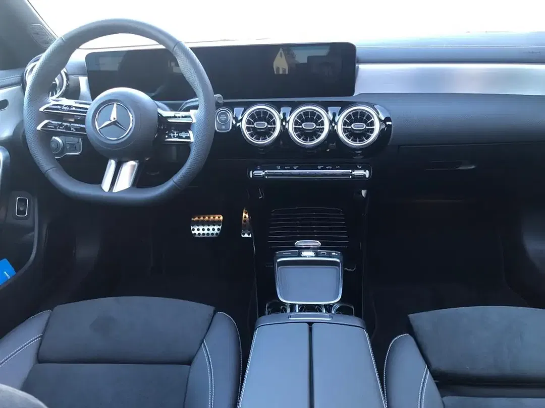 Mercedes-Benz CLA 200 AMG MBUX Night - Thumbnail 4