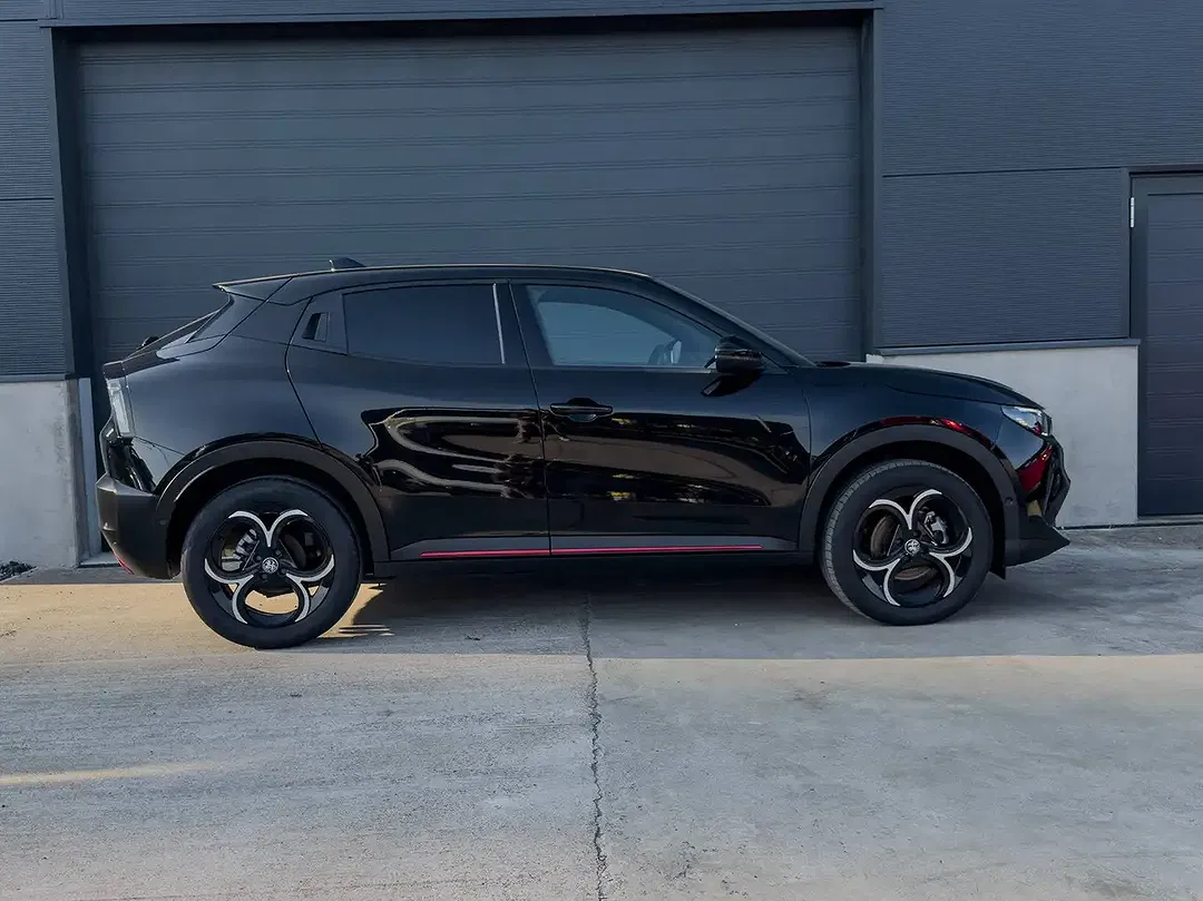 Alfa Romeo Junior 1.2 Hybrid - foto 2