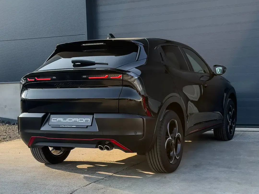 Alfa Romeo Junior 1.2 Hybrid - Thumbnail 8