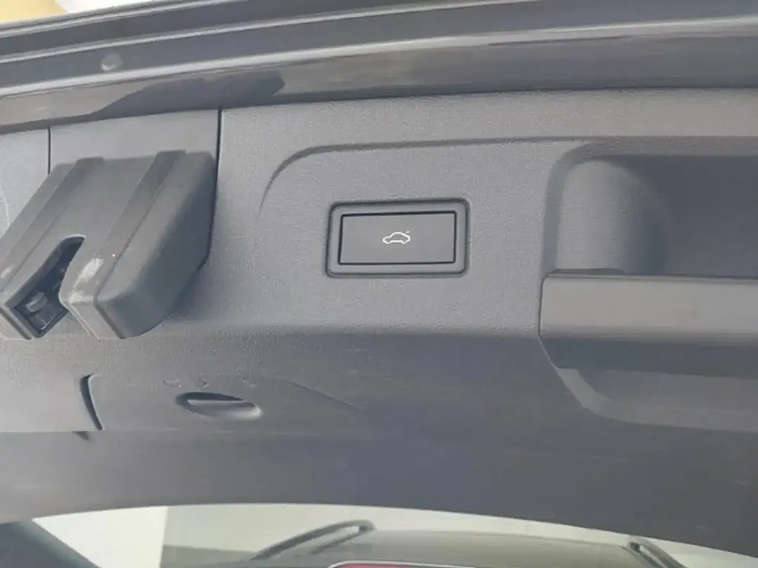 Volkswagen Touran - Thumbnail 12
