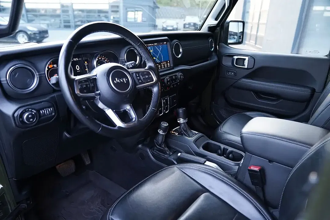 Jeep Wrangler Unlimited Sahara - Thumbnail 10