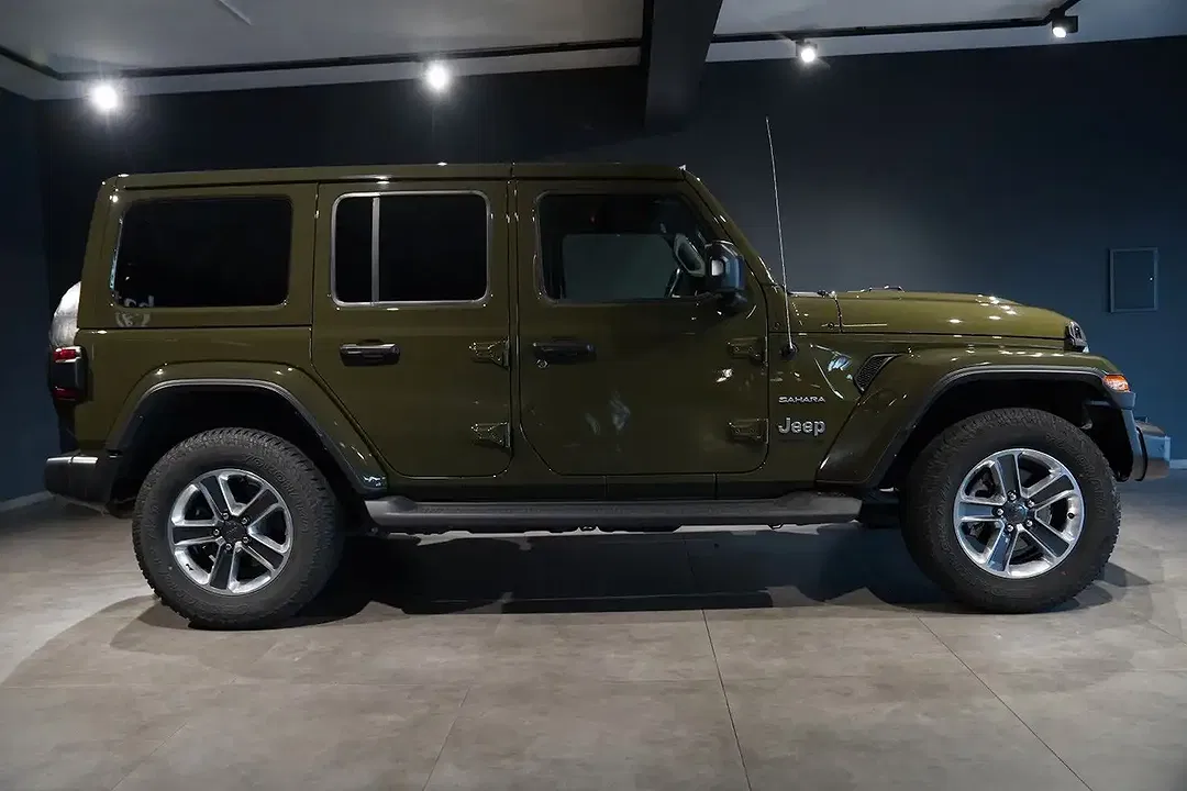 Jeep Wrangler Unlimited Sahara - Thumbnail 4