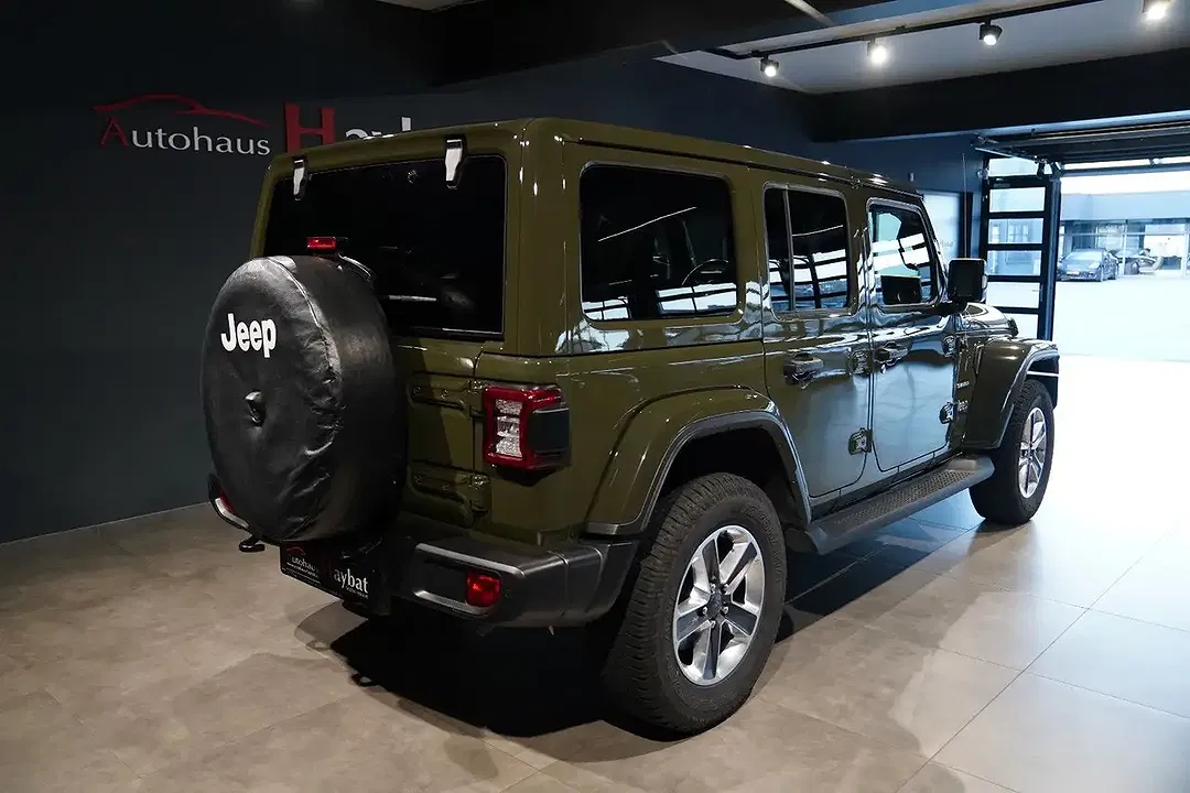 Jeep Wrangler Unlimited Sahara - Thumbnail 5