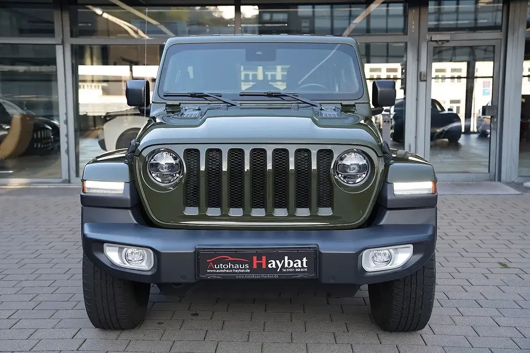 Jeep Wrangler Unlimited Sahara - Thumbnail 8