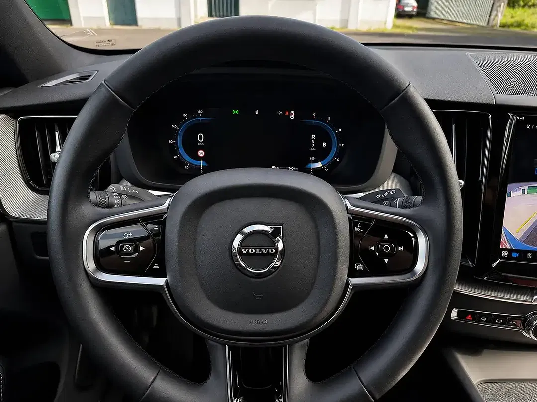 Volvo XC60 AWD Plus Dark - Thumbnail 14
