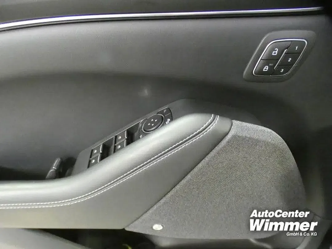 Ford Mustang - Thumbnail 13