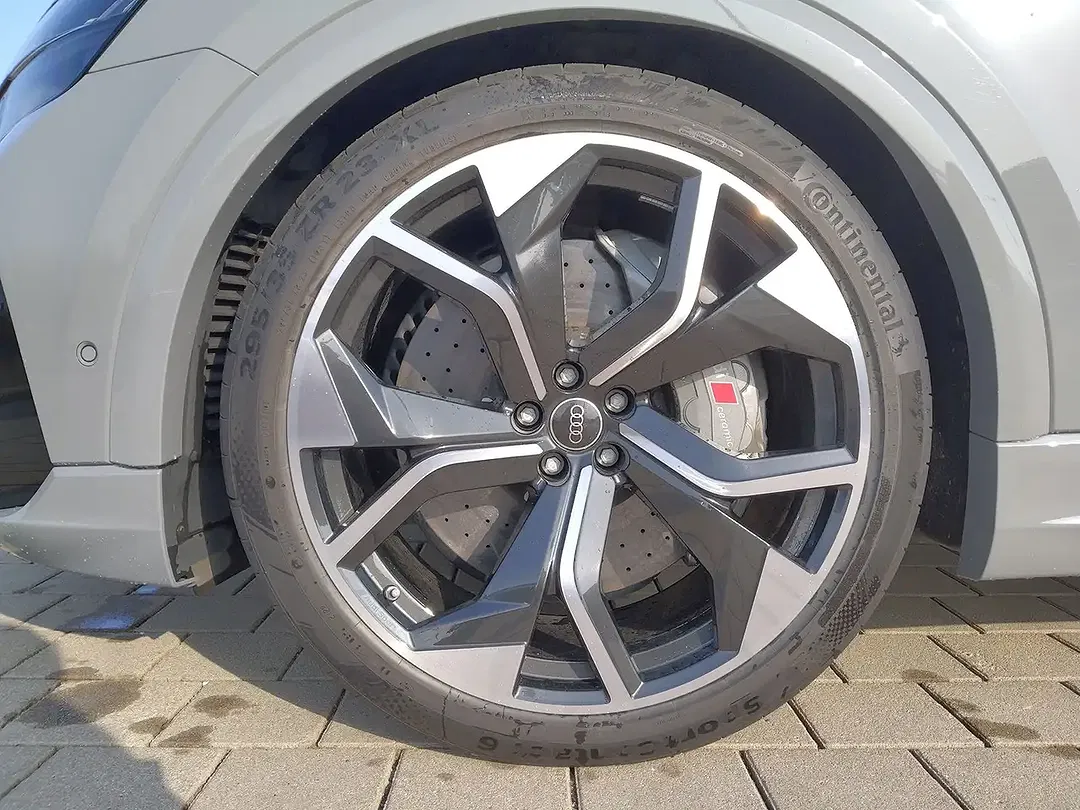 Audi RS Q8 - Thumbnail 9