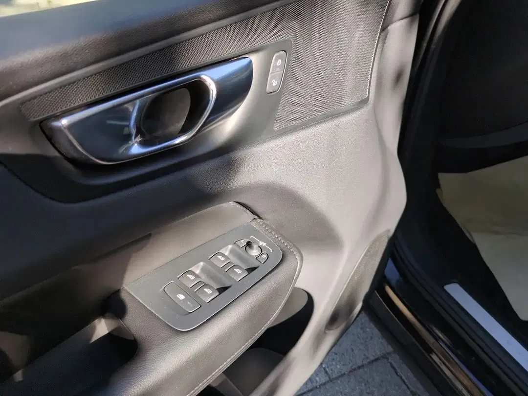 Volvo XC60 Momentum Pro - Thumbnail 8