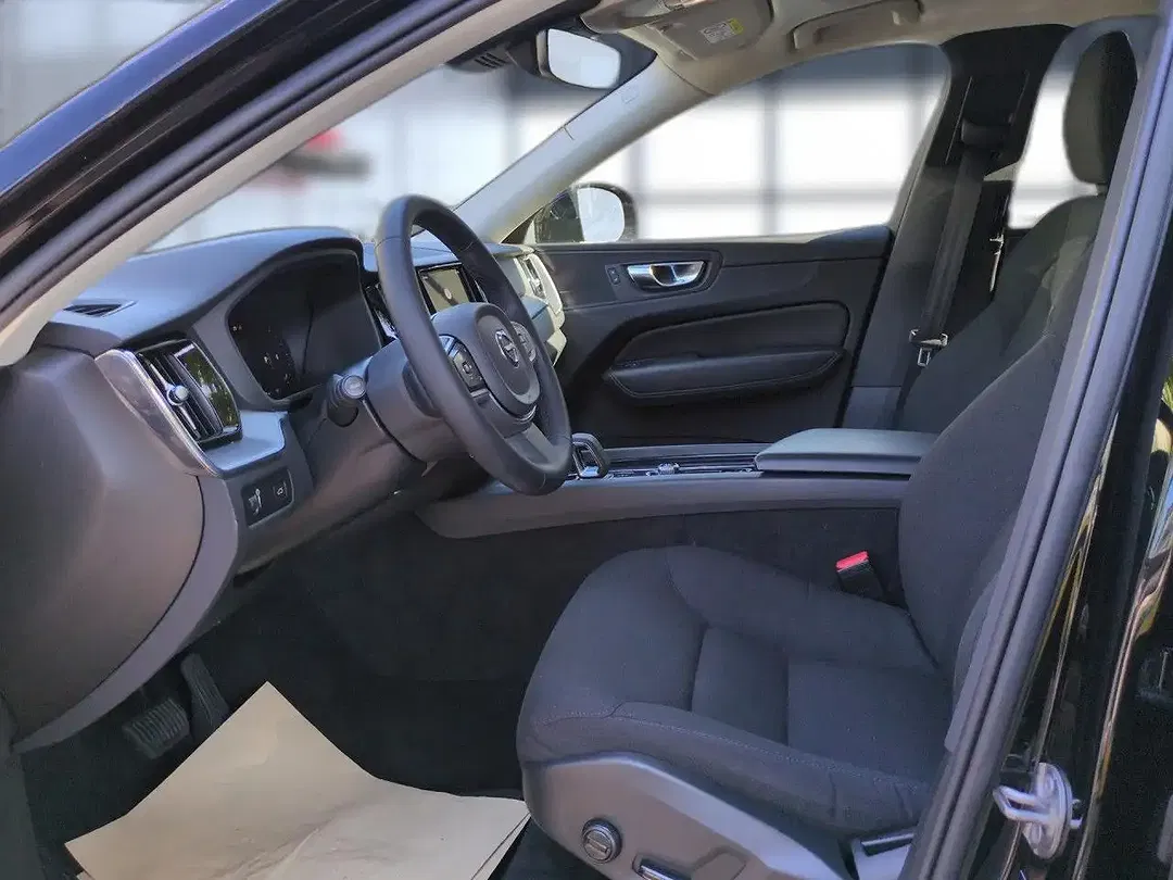 Volvo XC60 Momentum Pro - Thumbnail 10