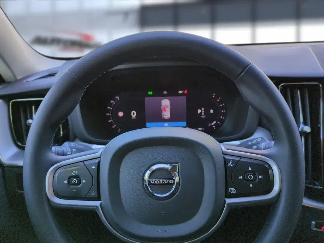 Volvo XC60 Momentum Pro - Thumbnail 12