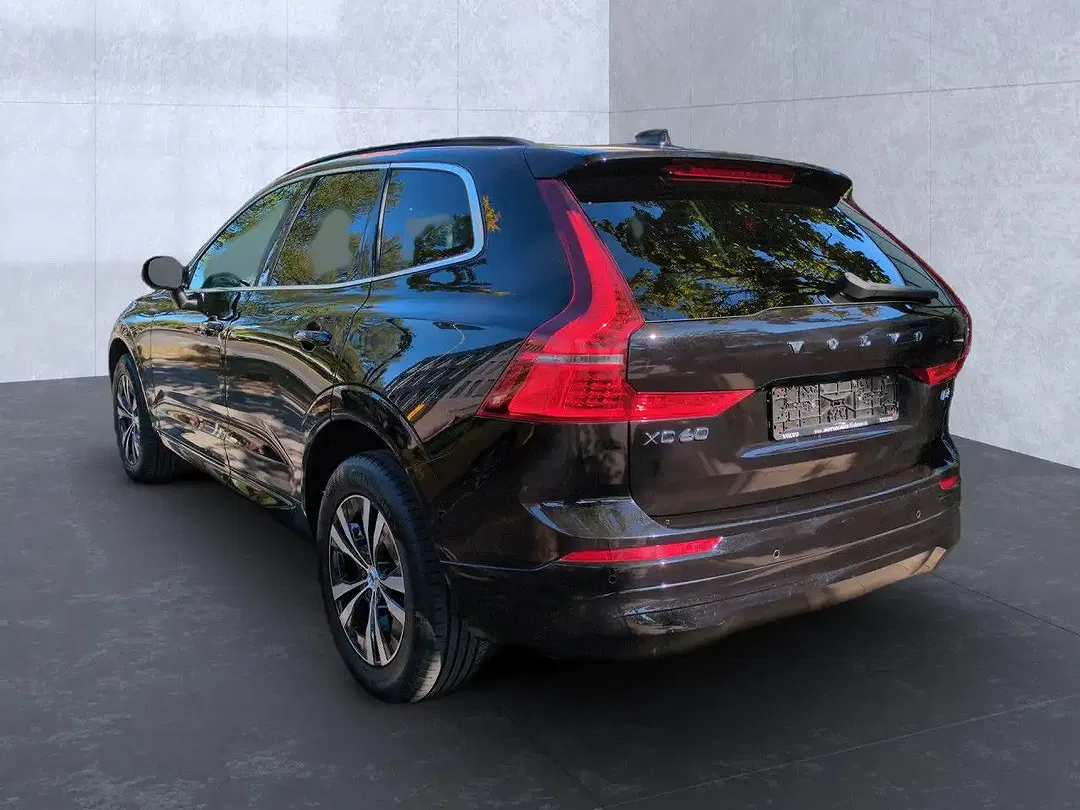 Volvo XC60 Momentum Pro - Thumbnail 3