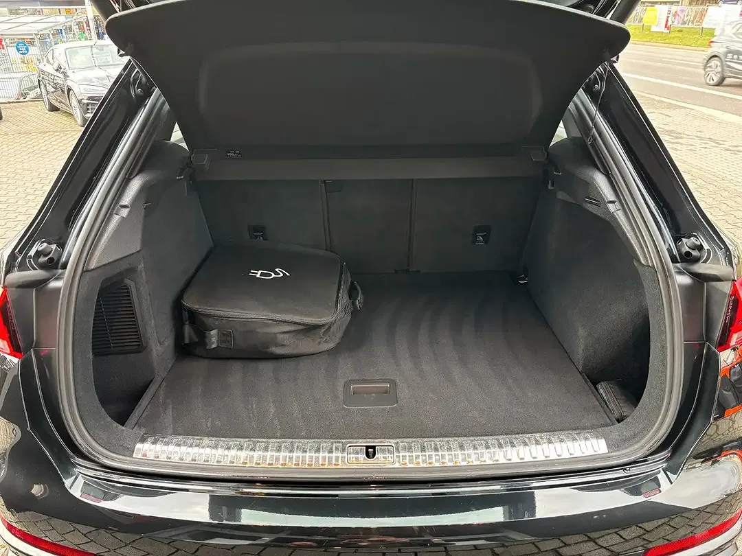 Audi Q3 S line - Thumbnail 6