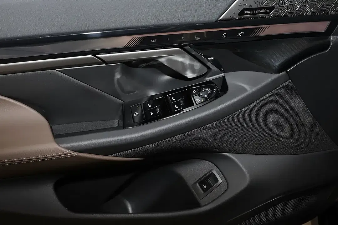 BMW 530 xDrive M Sport - Thumbnail 10