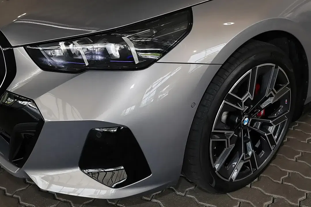 BMW 530 xDrive M Sport - Thumbnail 2