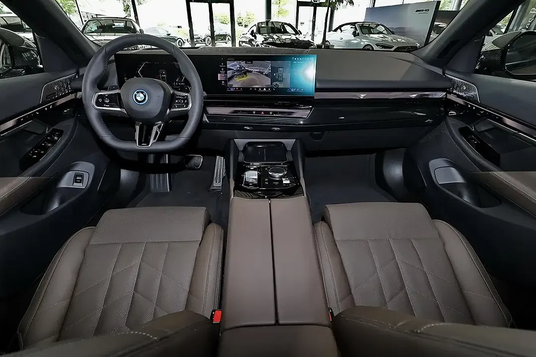 BMW 530 xDrive M Sport - Thumbnail 4
