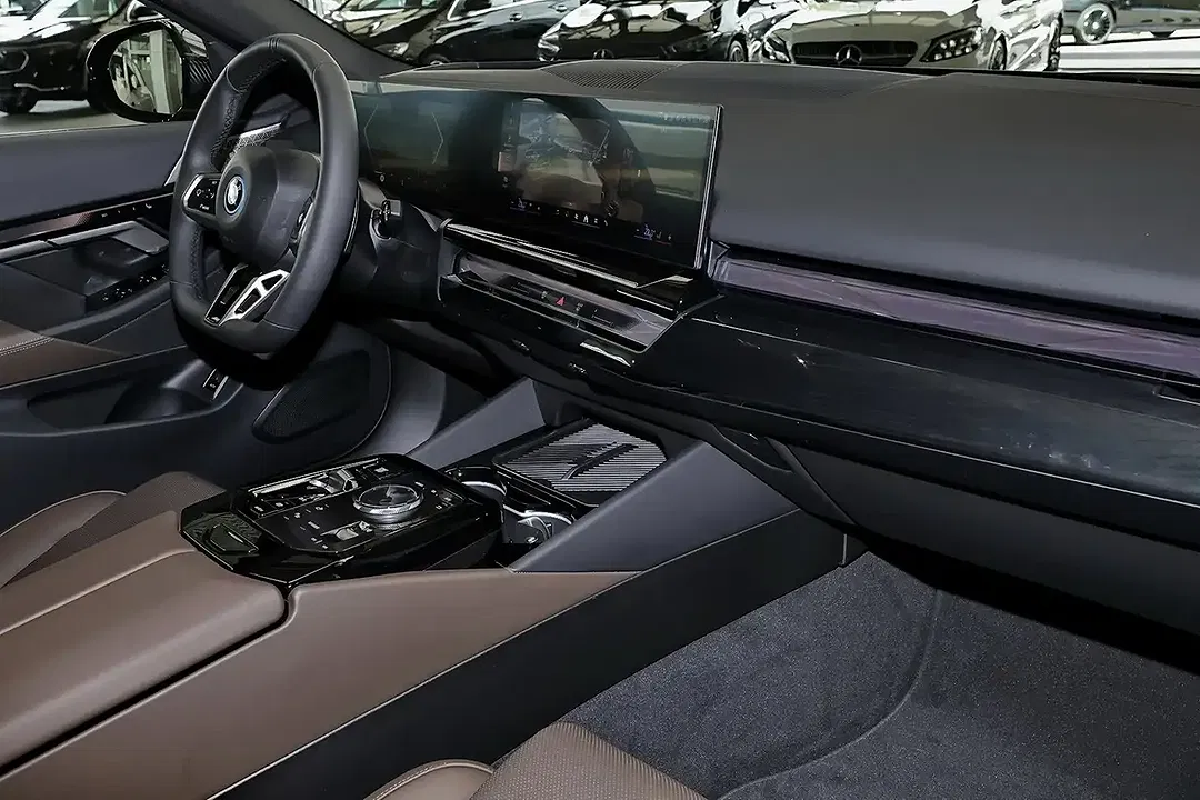 BMW 530 xDrive M Sport - Thumbnail 6
