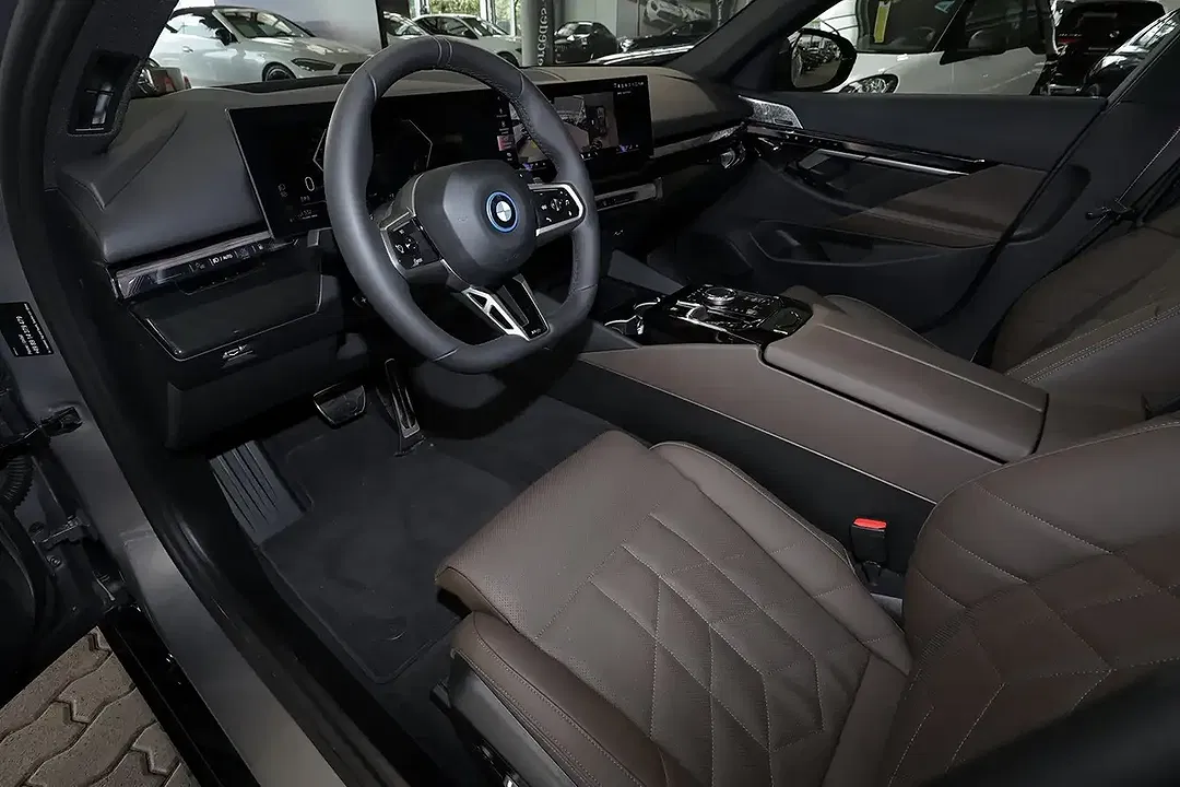 BMW 530 xDrive M Sport - Thumbnail 7