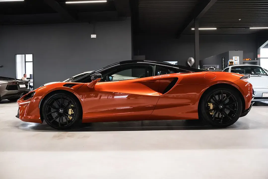 McLaren Artura - foto 1