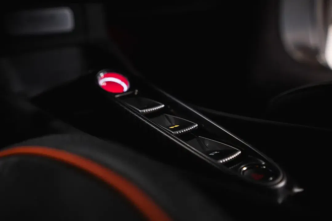 McLaren Artura - Thumbnail 13