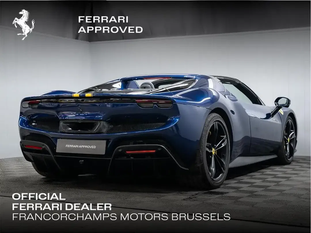 Ferrari 296 GTS - Thumbnail 4