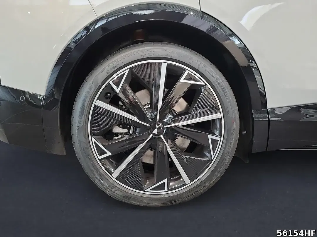 DS Automobiles N°8 - Thumbnail 5