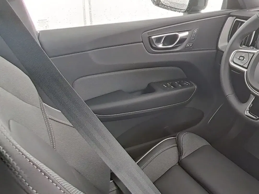 Volvo XC60 AWD Plus Dark - Thumbnail 12