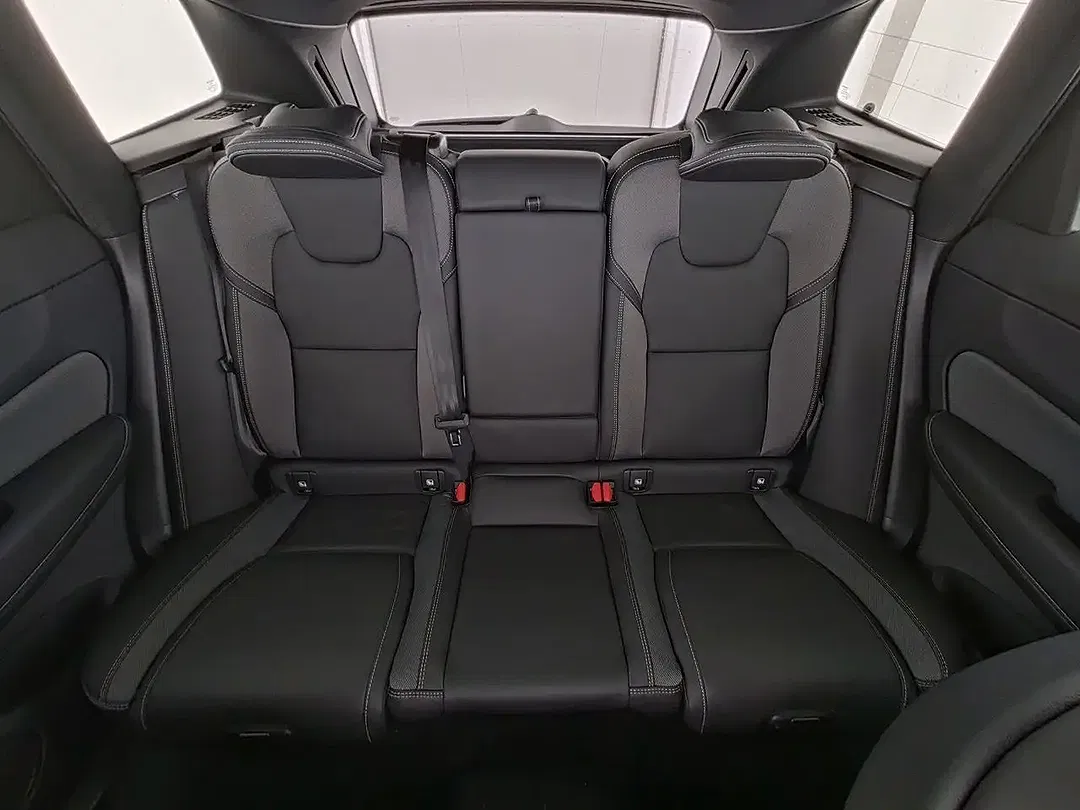 Volvo XC60 AWD Plus Dark - Thumbnail 13
