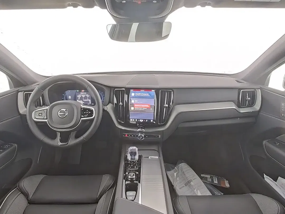 Volvo XC60 AWD Plus Dark - Thumbnail 5