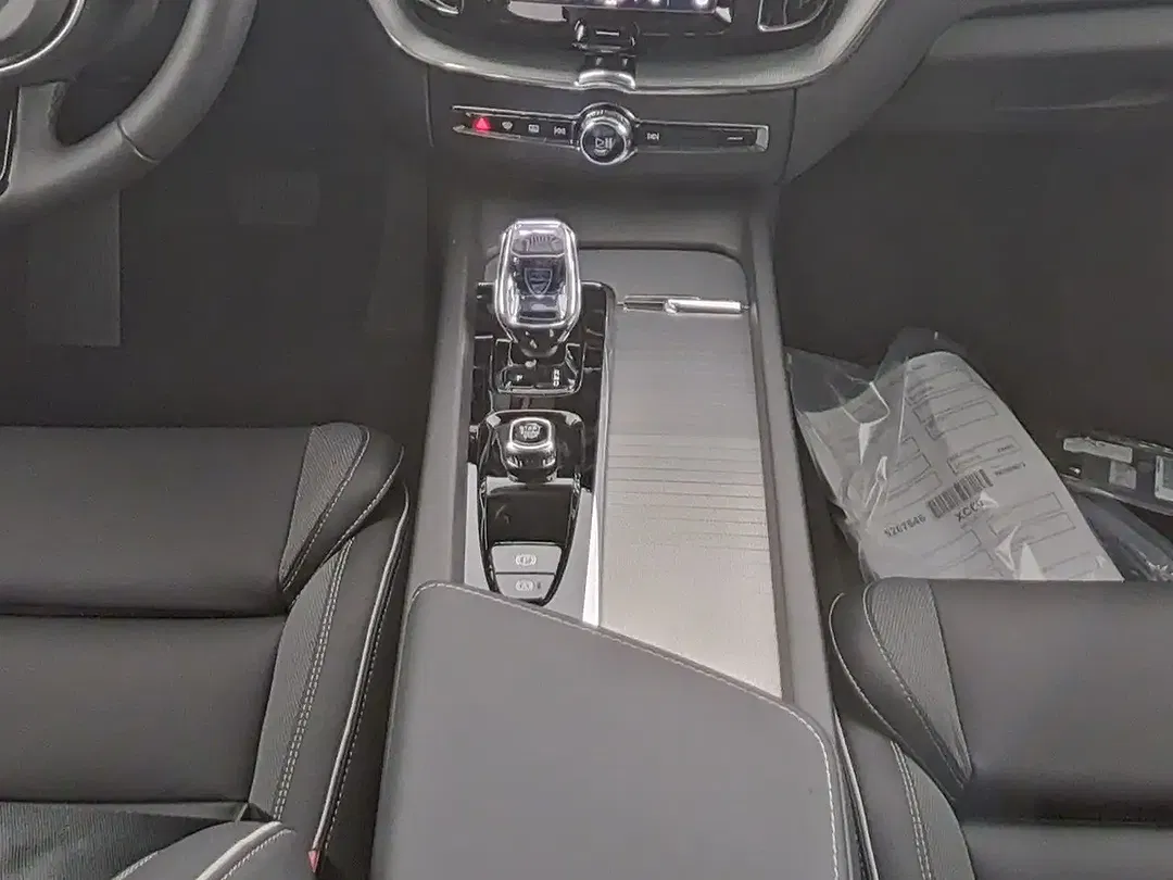 Volvo XC60 AWD Plus Dark - Thumbnail 6