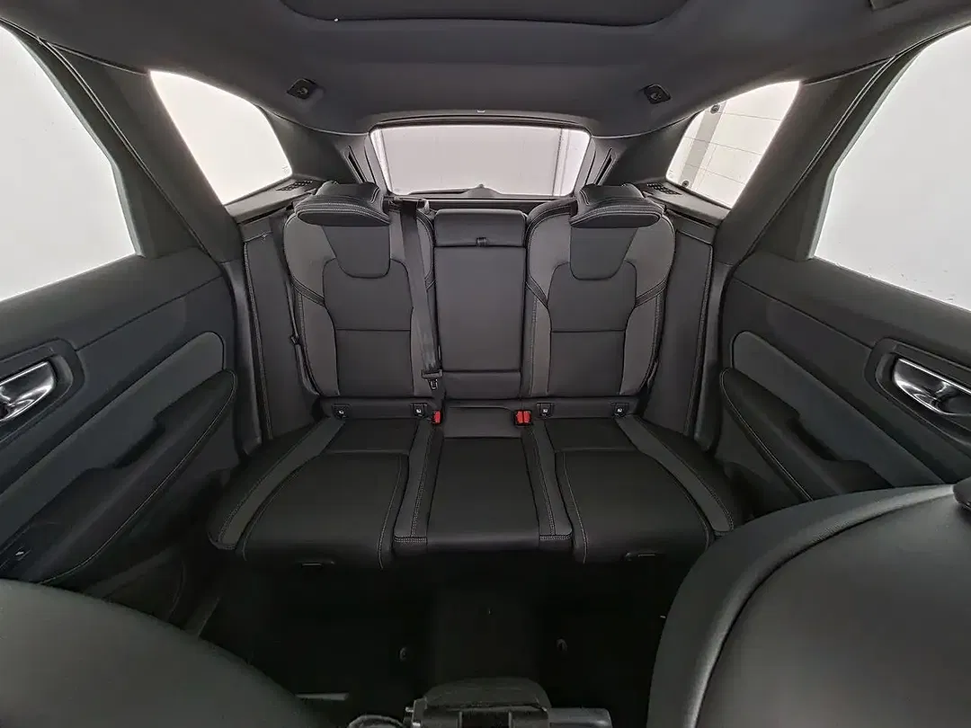 Volvo XC60 AWD Plus Dark - Thumbnail 7