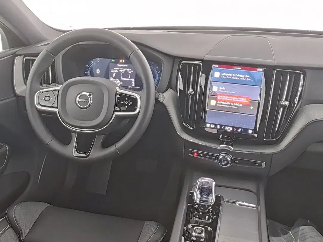 Volvo XC60 AWD Plus Dark - Thumbnail 8