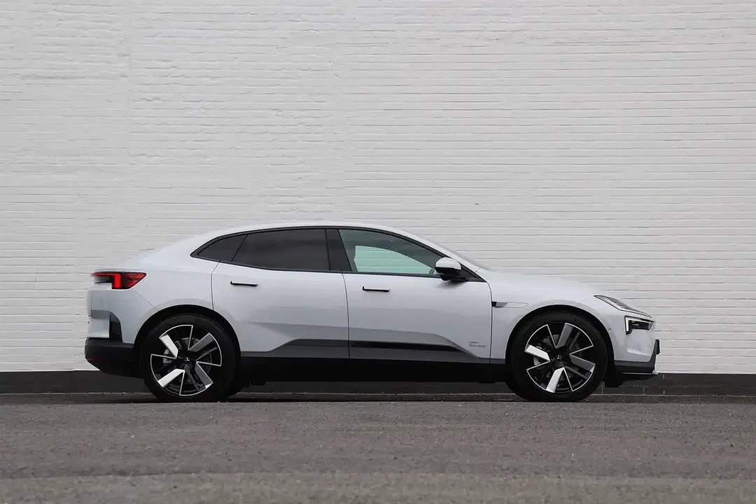 Polestar 4 100 kWh Long Range Dual Motor Plus Pilot - Thumbnail 3