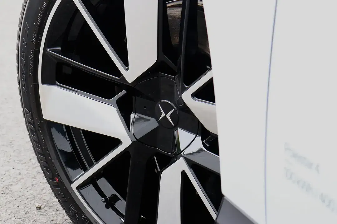 Polestar 4 100 kWh Long Range Dual Motor Plus Pilot - Thumbnail 6