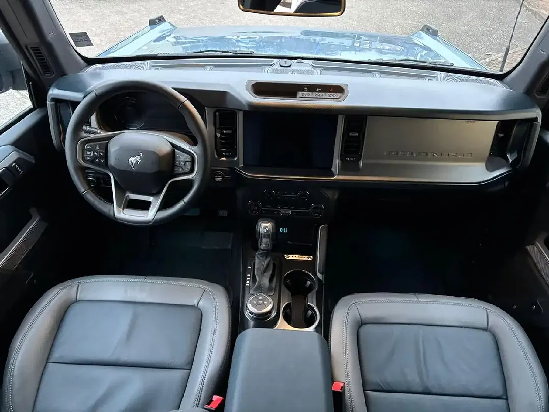 Ford Bronco 4x4 - Thumbnail 9