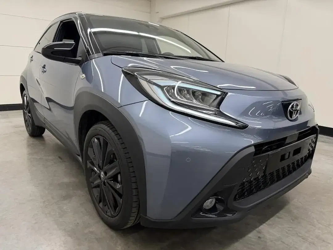Toyota Aygo X Black Edition - Thumbnail 2