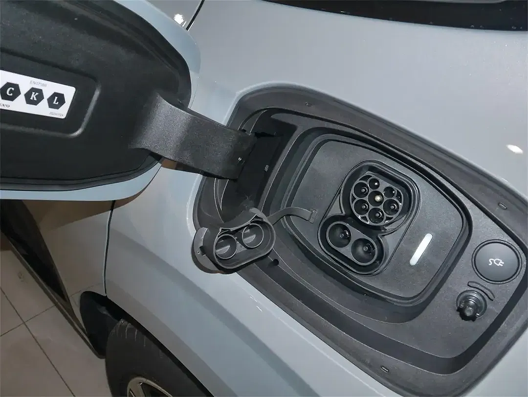 Volvo ES90 Extended Range Plus - Thumbnail 11