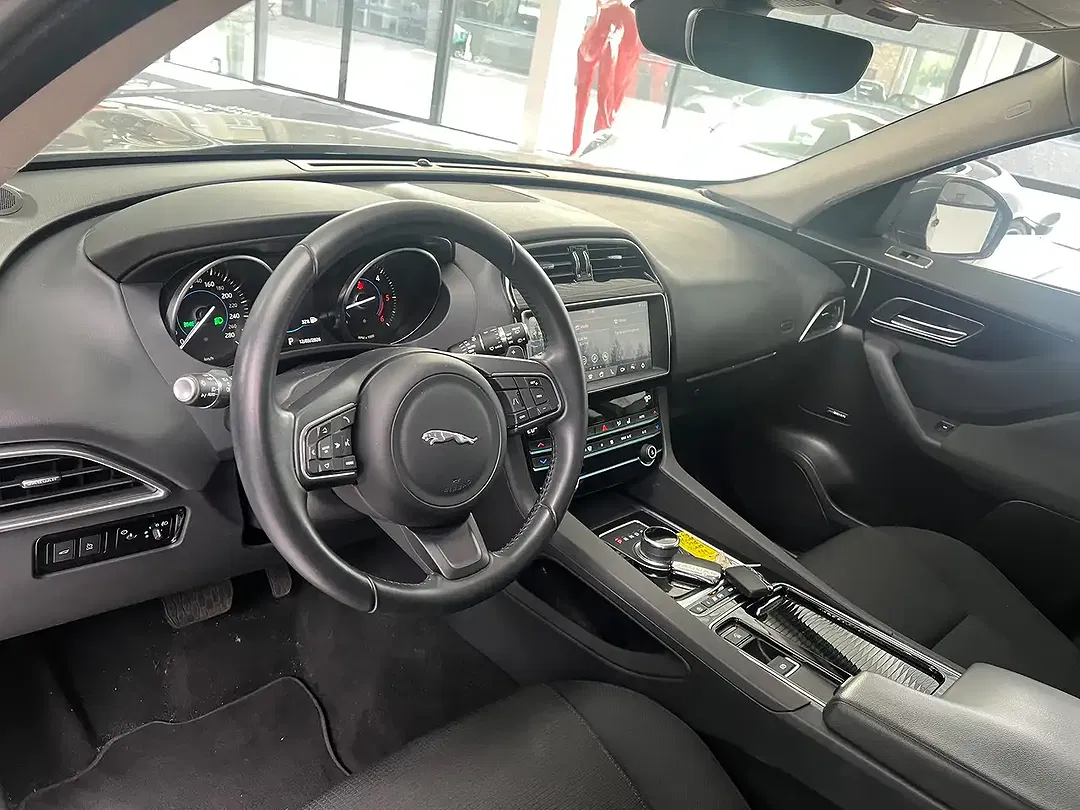 Jaguar F-Pace 3.0 V6 4x4 Pure - Thumbnail 10