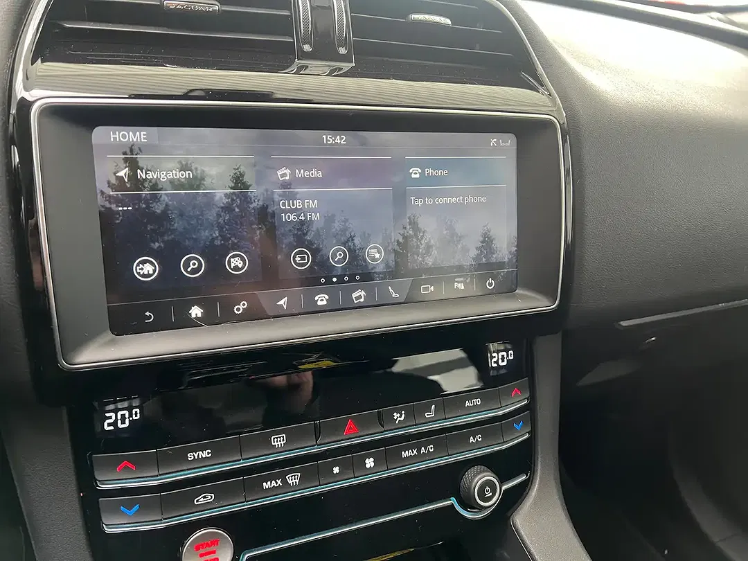 Jaguar F-Pace 3.0 V6 4x4 Pure - Thumbnail 6