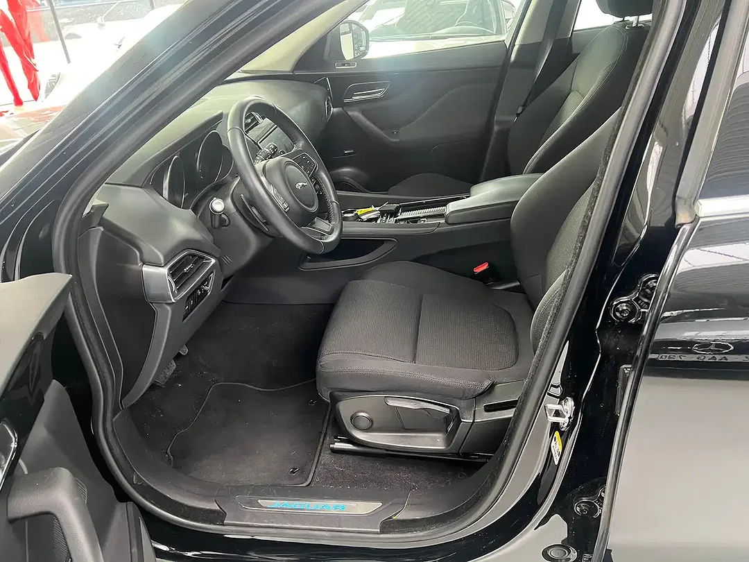 Jaguar F-Pace 3.0 V6 4x4 Pure - Thumbnail 9