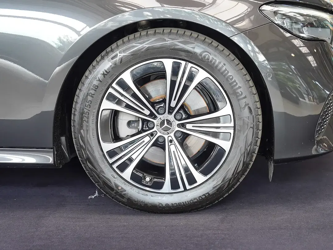 Mercedes-Benz E 220 Avantgarde - Thumbnail 2