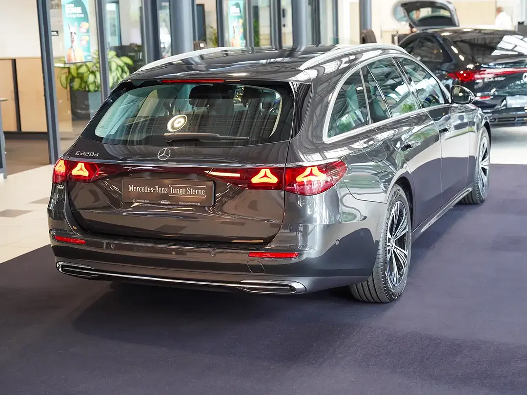 Mercedes-Benz E 220 Avantgarde - Thumbnail 3