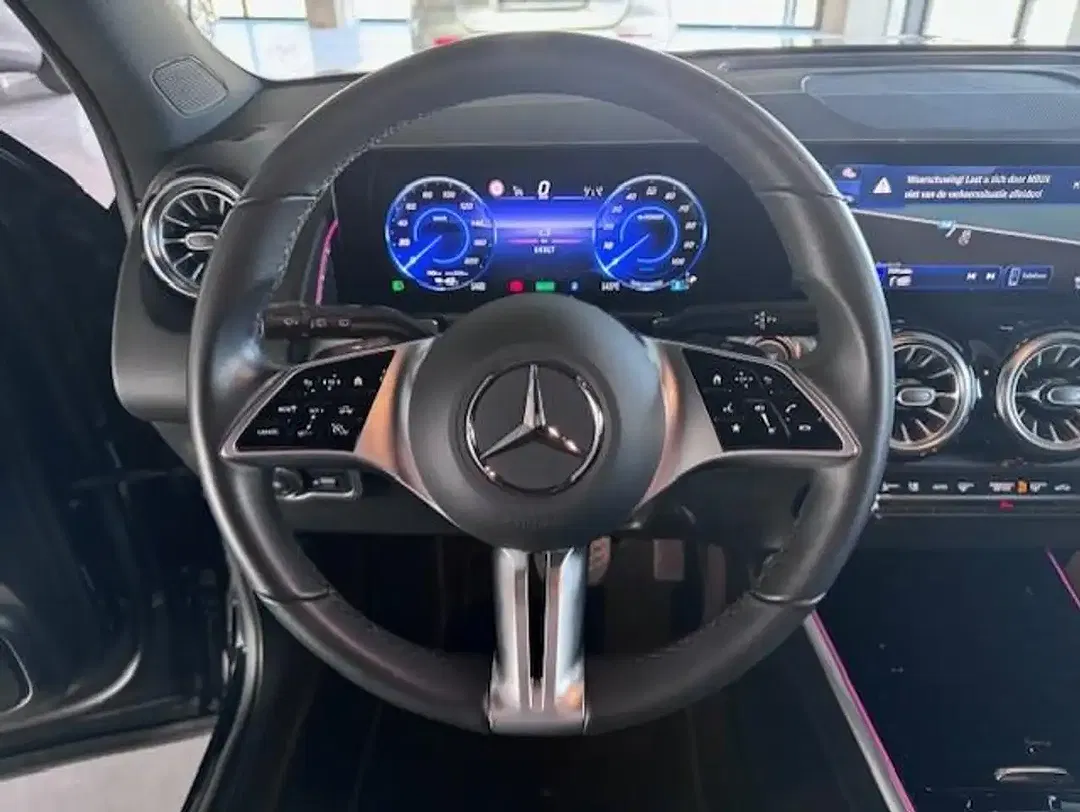 Mercedes-Benz EQB 250 - Thumbnail 10