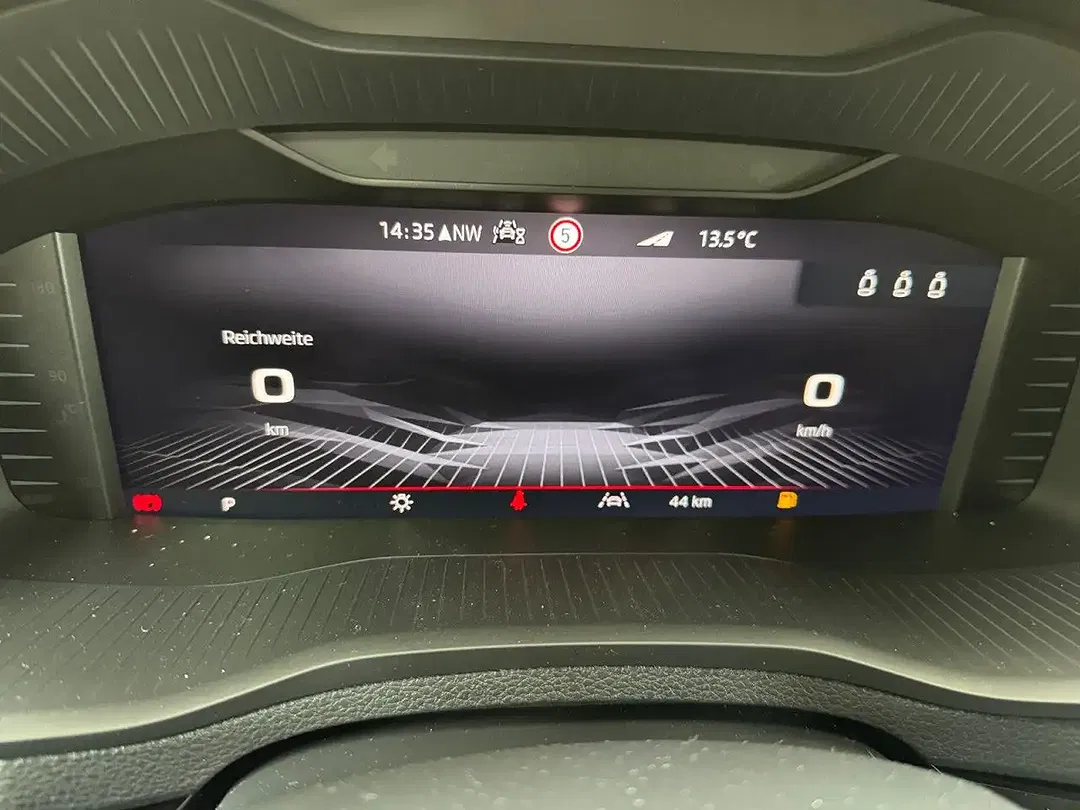 Skoda Karoq 1.5 TSI DSG Sportline - Thumbnail 9