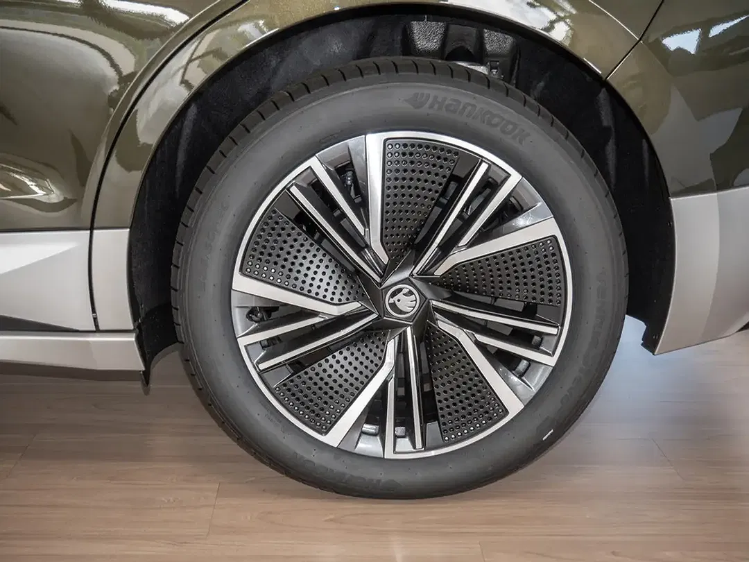 Skoda Enyaq 60 Loft - Thumbnail 5