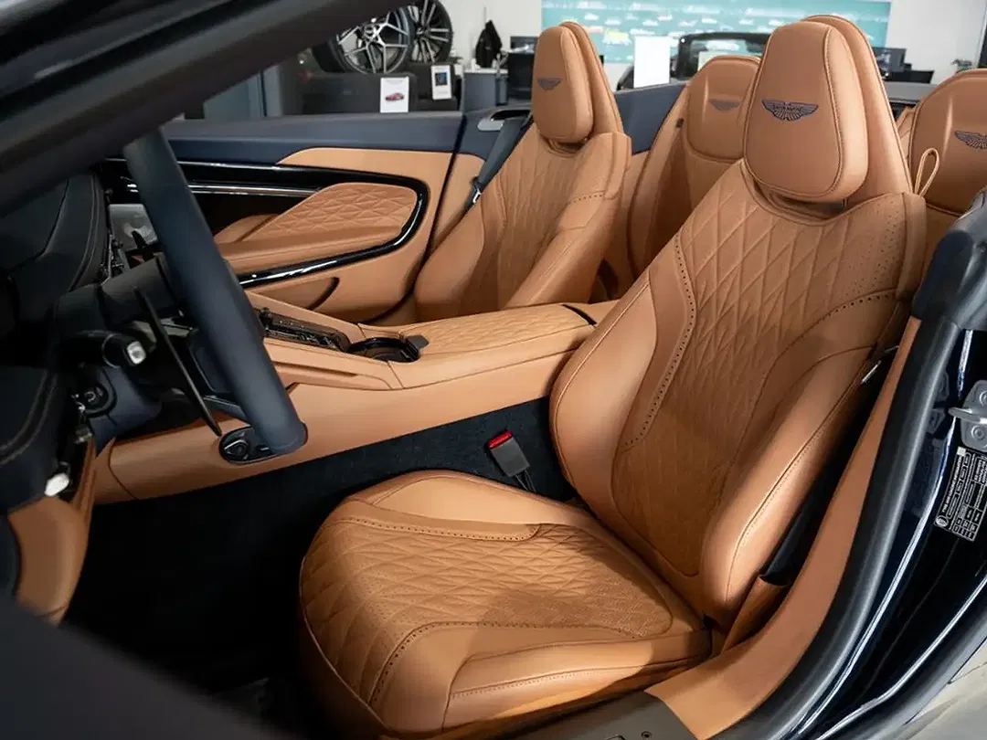 Aston Martin DB12 Volante - Thumbnail 12