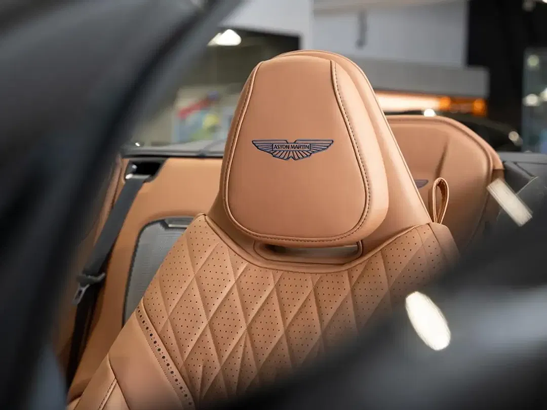 Aston Martin DB12 Volante - Thumbnail 5