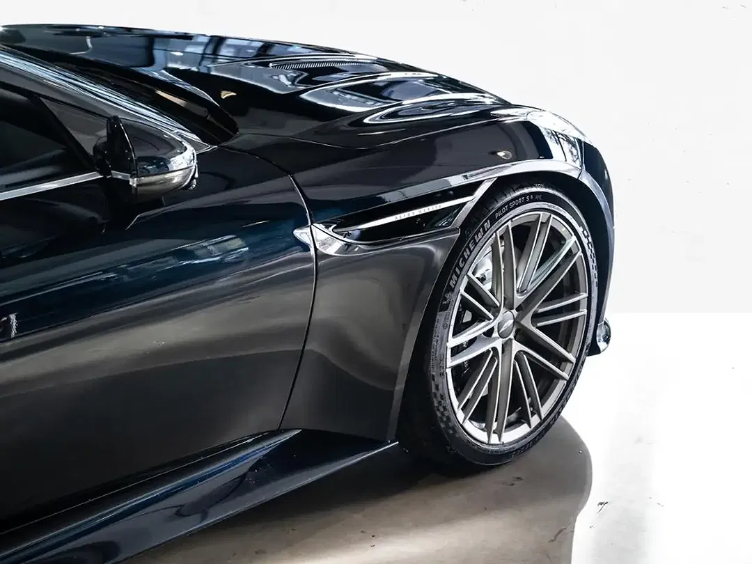 Aston Martin DB12 Volante - Thumbnail 9